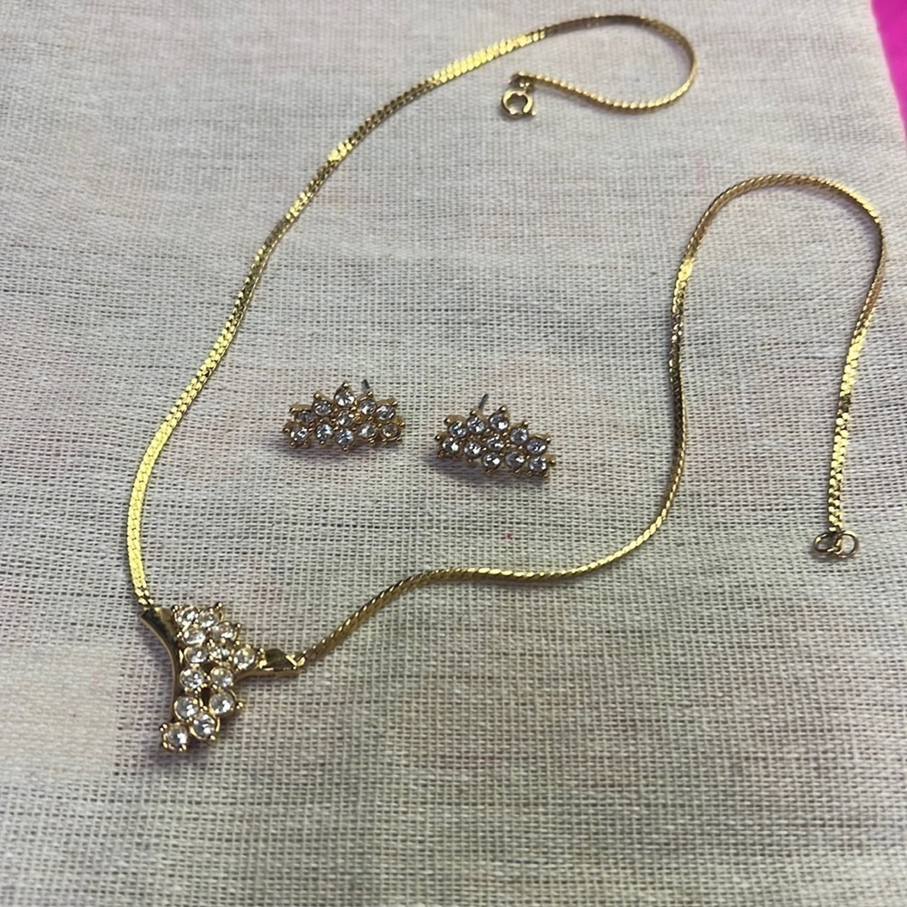 Avon Necklace Earrings Set Vtg Gold Tone Cluster Clear Rhinestones 16"